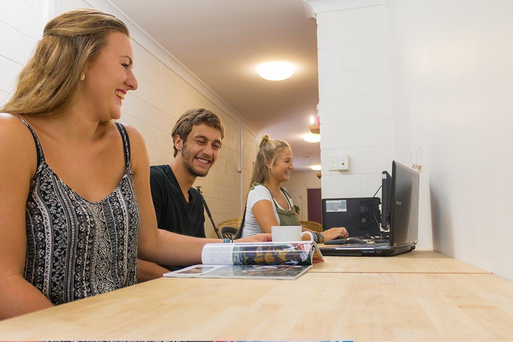 Foreign Exchange Accommodation-Beachside Townsville Buitenkant foto